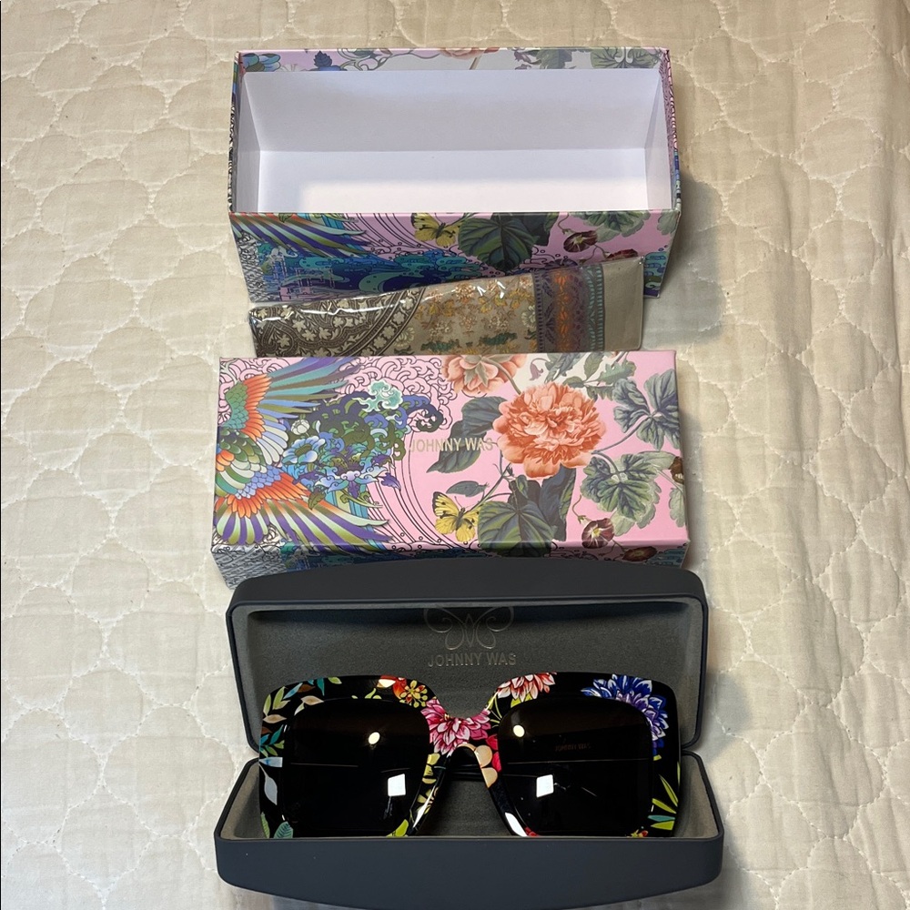 Johnny Was Floral Sunglasses Case - Picture 5 of 5